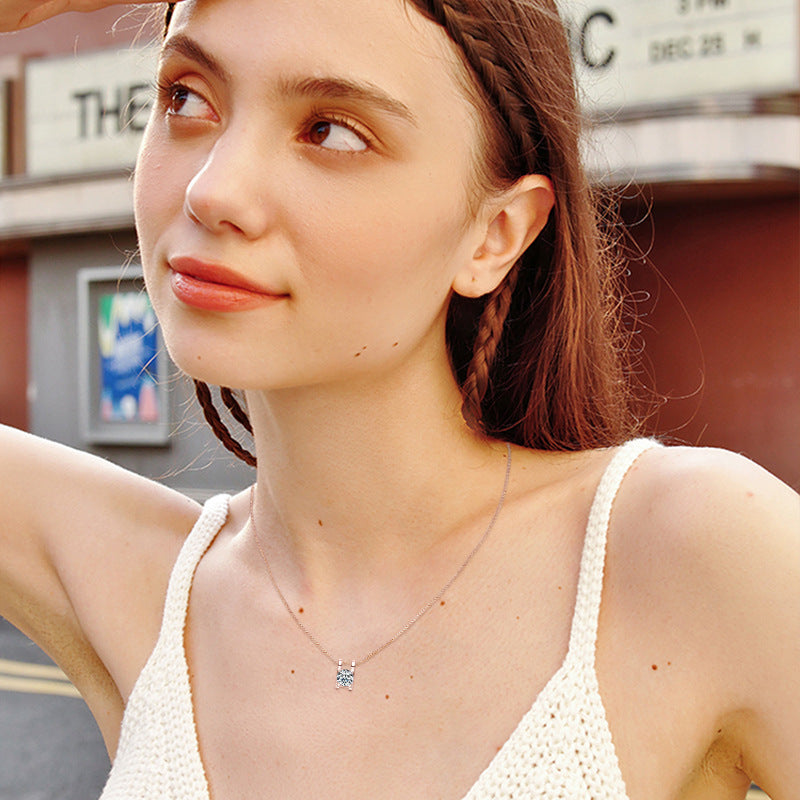 Fashion Girls Silver Jewelry Luxurious Inlaid Moissanite Pendant Necklace for Women, Crafted with S925 Silver  Pure Plated 45CM Box Chain and 18K Gold.