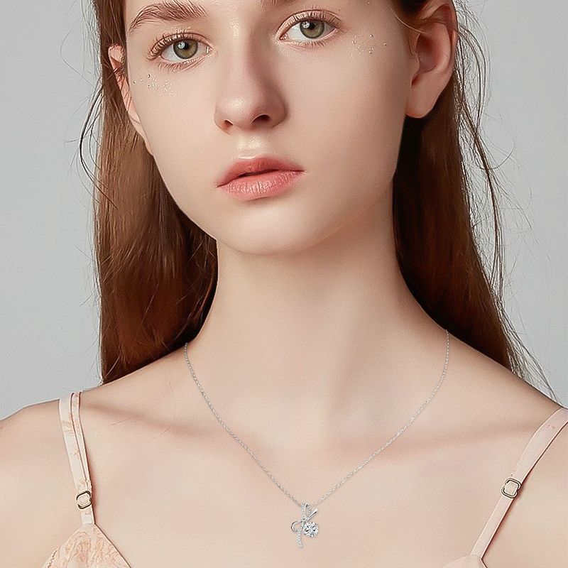 Fashion S925 Sterling Silver Bow Necklace with Moissanite Pendant, A Delicate Light Luxury Jewelry for Girls.